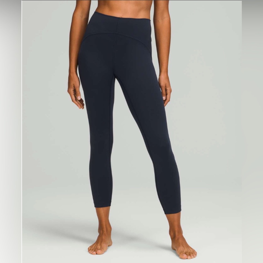 Lululemon Instill High-Rise Tight 25"
True Navy size 0